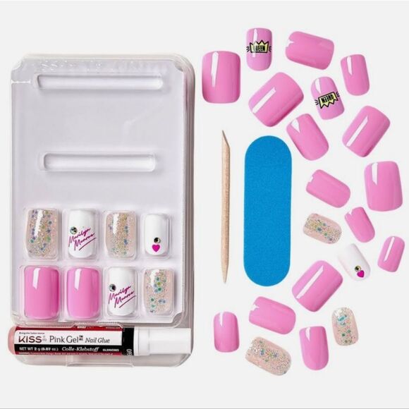 Kiss X Marilyn Monroe Limited Edition Lashes & Nail Set - Picture 11 of 11